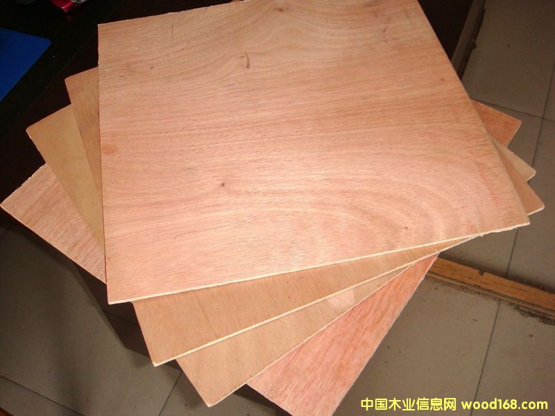 點擊查看奧古曼膠合板放大圖片