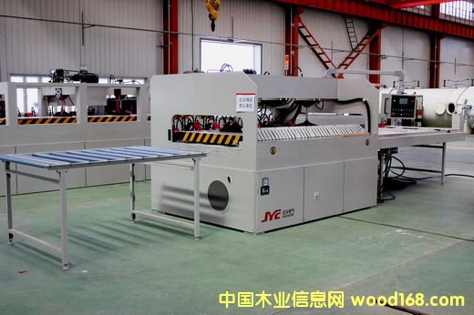 高頻自動(dòng)拼板機(jī)的詳細(xì)介紹