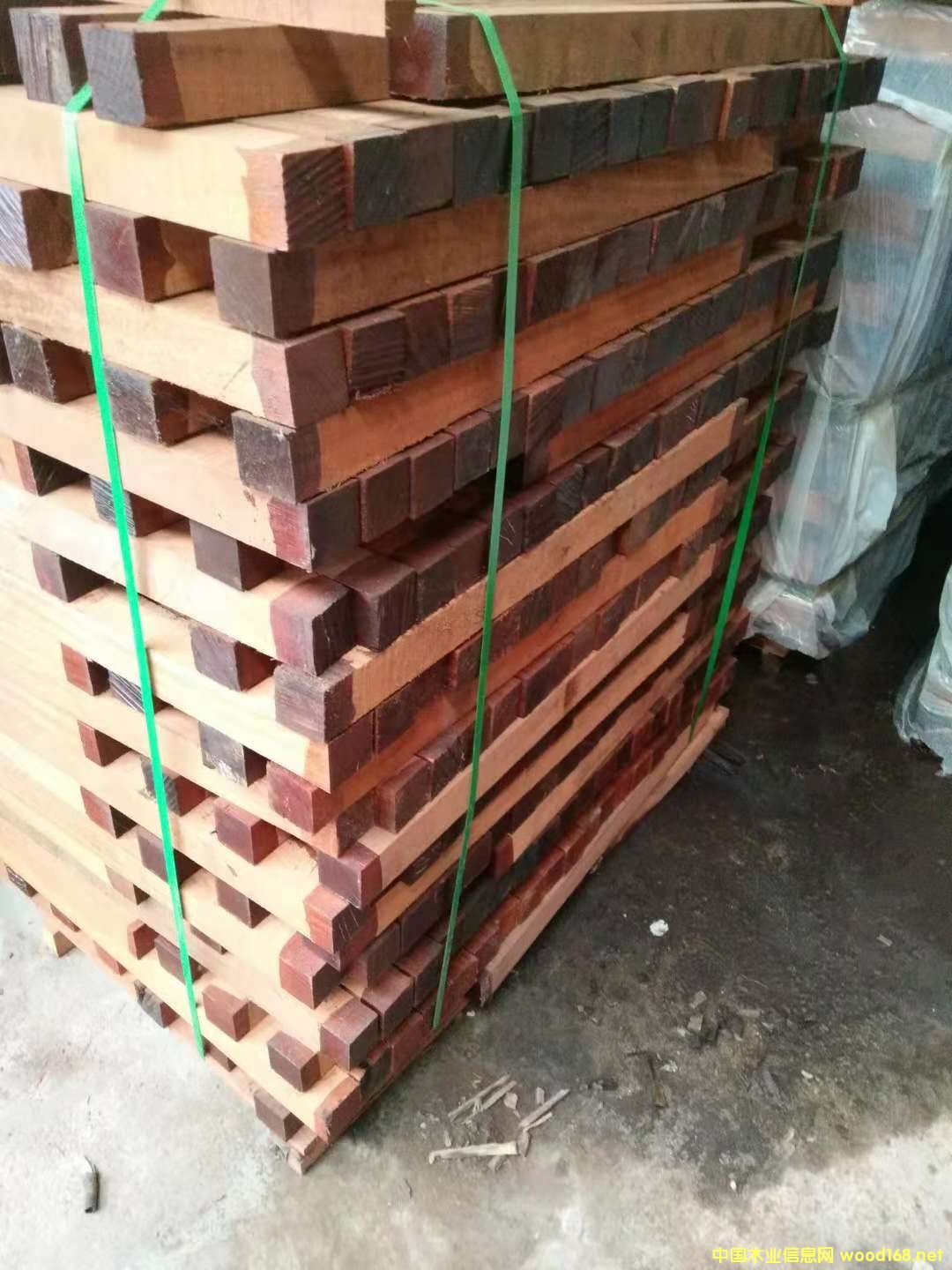 ɳ